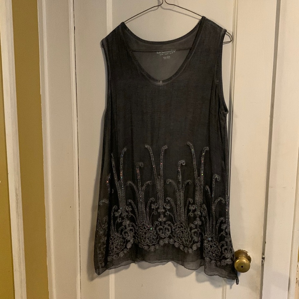 Soft surrounding 2 layer tank top.